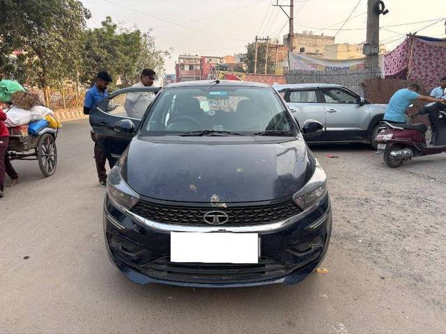 https://images10.gaadi.com/usedcar_image/4195796/original/337864298be94ed7a5ec17491688b074.jpg?imwidth=6401