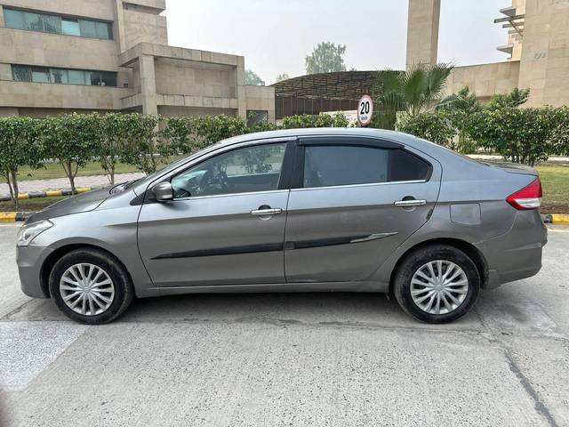 https://images10.gaadi.com/usedcar_image/4195830/original/processed_0ebc4032b7b5aa84082f9009f56c6948.jpg?imwidth=6402