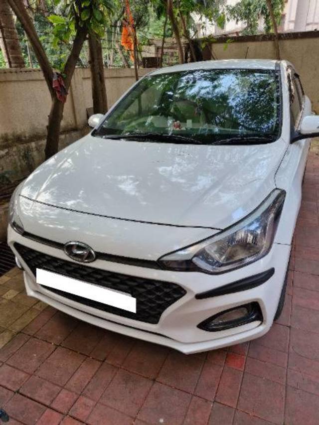 https://images10.gaadi.com/usedcar_image/4195840/original/processed_f73da274-6418-4ad6-91a1-c72cfac590cb.jpg?imwidth=6400