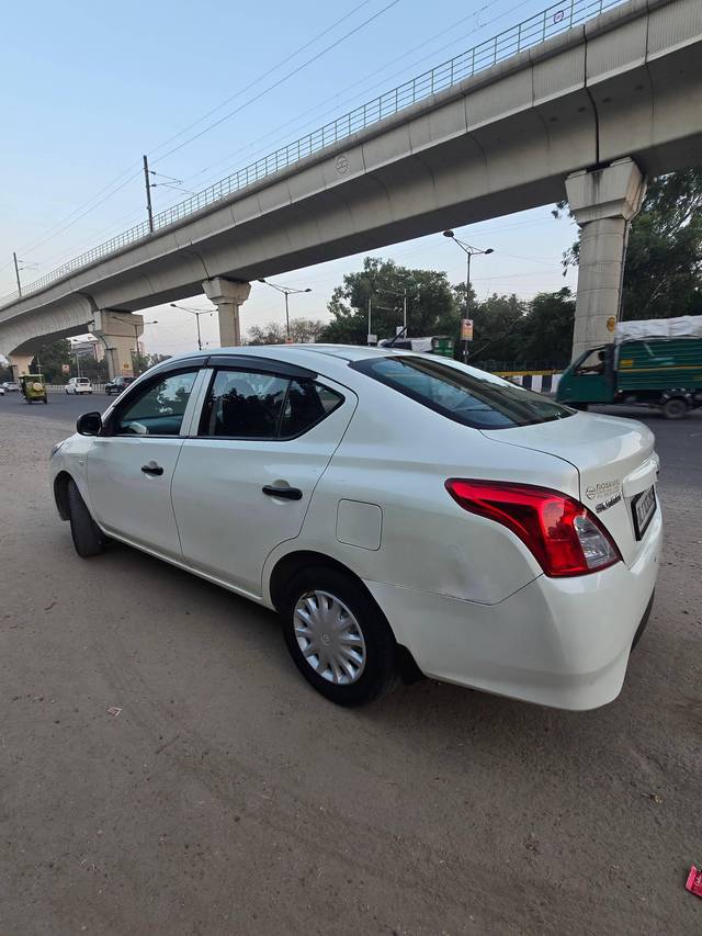 https://images10.gaadi.com/usedcar_image/4195848/original/processed_bd8066355e264eb7063431b0aebf1099.jpg?imwidth=6402