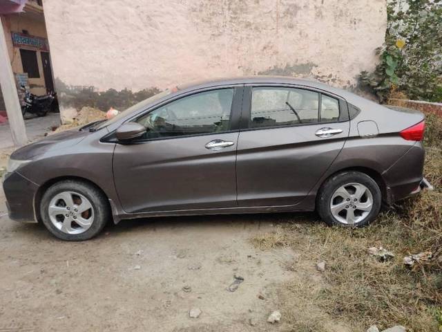 https://images10.gaadi.com/usedcar_image/4195849/original/processed_0b42ff89-b3d5-481a-9020-afb796cb3b27.jpg?imwidth=6402