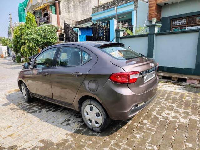 https://images10.gaadi.com/usedcar_image/4195859/original/processed_5ed2fe36-6e02-46a8-80e1-7c8d8c5fa15c.jpg?imwidth=6402