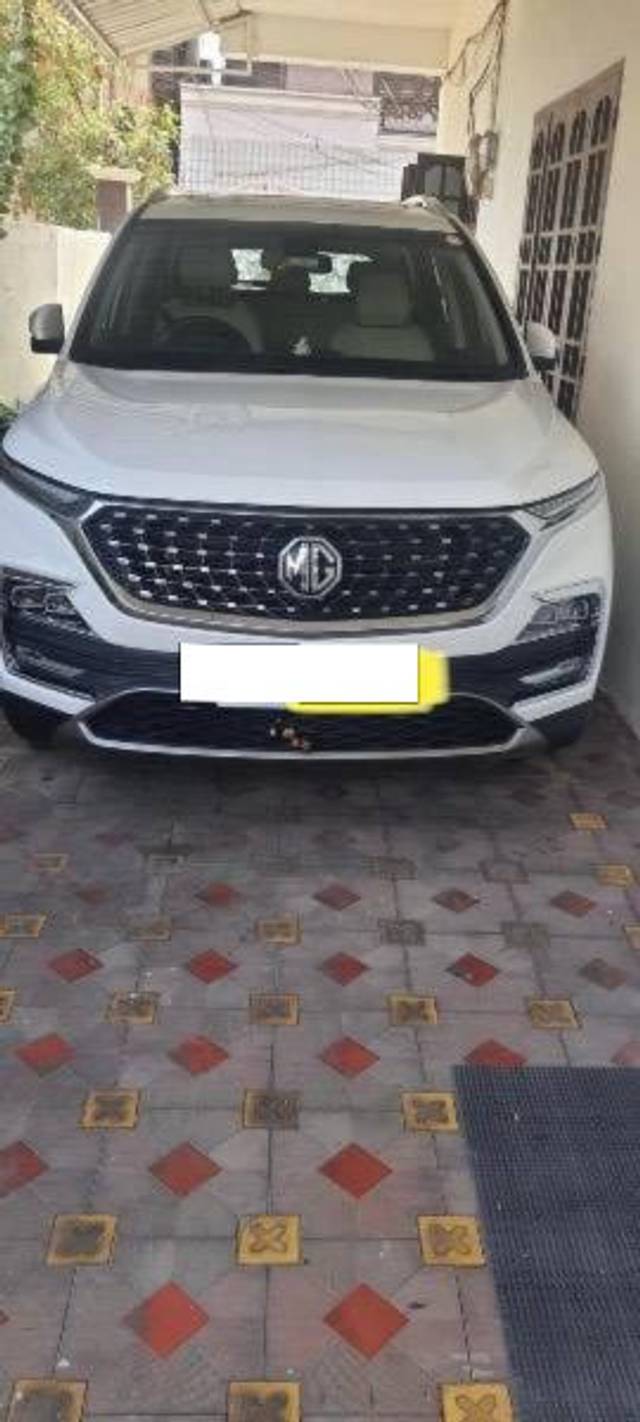 https://images10.gaadi.com/usedcar_image/4195867/original/processed_3e3bbf29-1c12-44cb-a75b-2a406769dd76.jpeg?imwidth=6400