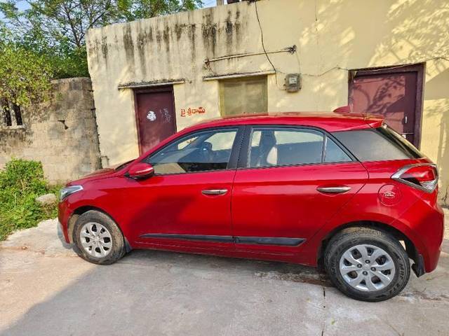 https://images10.gaadi.com/usedcar_image/4195977/original/processed_a3f154ea-7239-4330-b851-20f8ccb270b6.jpg?imwidth=6401