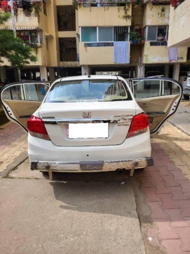 https://images10.gaadi.com/usedcar_image/4196126/original/processed_af083c4d-210c-4d29-b2e4-d66eac8cb1b2.jpg?imwidth=6400