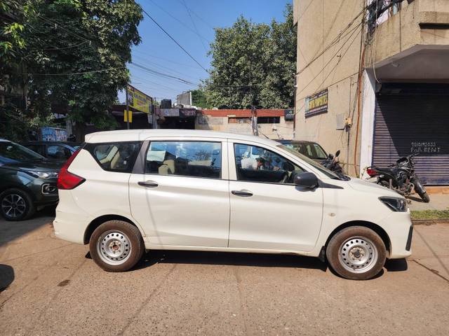 https://images10.gaadi.com/usedcar_image/4196167/original/processed_98ee863afe57e4b48120f04af750400a.jpg?imwidth=6402