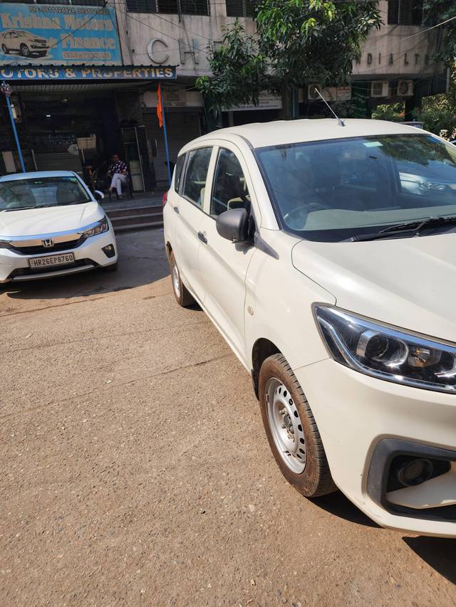 https://images10.gaadi.com/usedcar_image/4196167/original/processed_dd44896275577b292a22b610ce5e1352.jpg?imwidth=6401