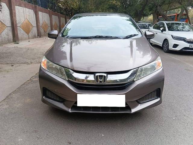 https://images10.gaadi.com/usedcar_image/4196305/original/processed_16cbcde82cebfe7461bac7c94fbc086e.jpg?imwidth=6400