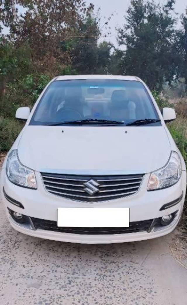 https://images10.gaadi.com/usedcar_image/4196379/original/processed_7cb4271b-6e46-488b-a3da-20c6a15f54fa.jpg?imwidth=6400