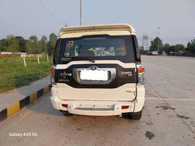 https://images10.gaadi.com/usedcar_image/4196710/original/processed_03b24b20-a9b2-42c5-b9cc-2348b658c4e6.jpg?imwidth=6402