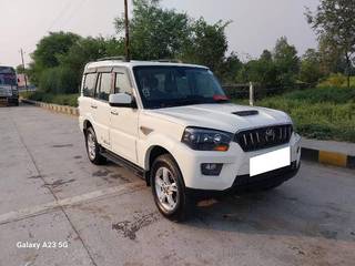 Mahindra Scorpio 2014-2022 Mahindra Scorpio S10 7 Seater