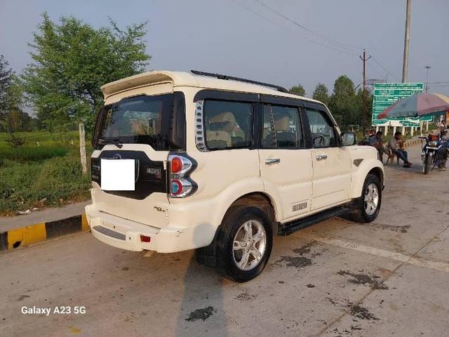 https://images10.gaadi.com/usedcar_image/4196710/original/processed_eb2f9ec4-2913-4aa5-858c-d7405a0d5b25.jpg?imwidth=6401