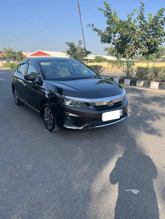 https://images10.gaadi.com/usedcar_image/4197117/original/processed_88f54676fd353b2f6a4b22638253d8c6.jpg?imwidth=6400