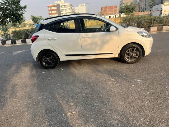 https://images10.gaadi.com/usedcar_image/4197123/original/processed_bf230a25711ab9a60eb1b2e7f5234155.jpg?imwidth=6401