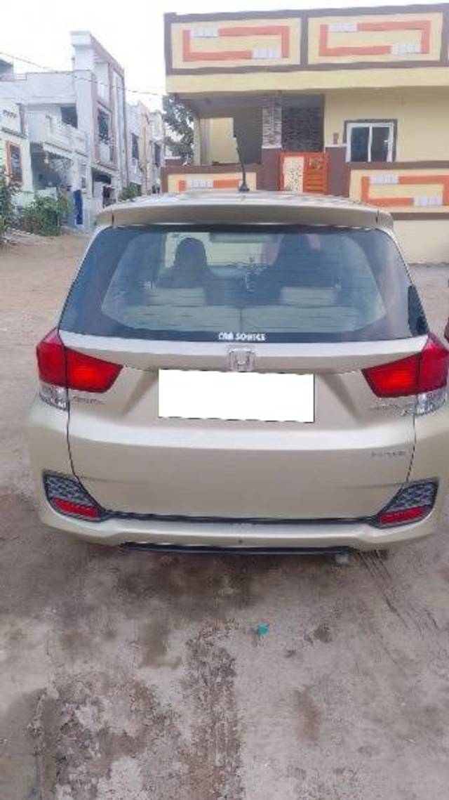 https://images10.gaadi.com/usedcar_image/4197132/original/processed_c6b6d295-b576-402b-9651-8f56c105d2cd.jpeg?imwidth=6401