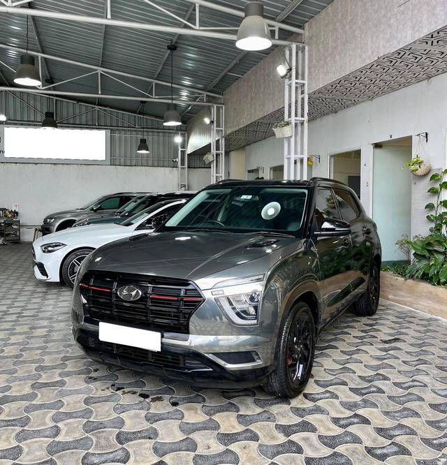 https://images10.gaadi.com/usedcar_image/4197215/original/processed_482563e2567ae11d9483ca0f5d34cfe7.jpg?imwidth=6400