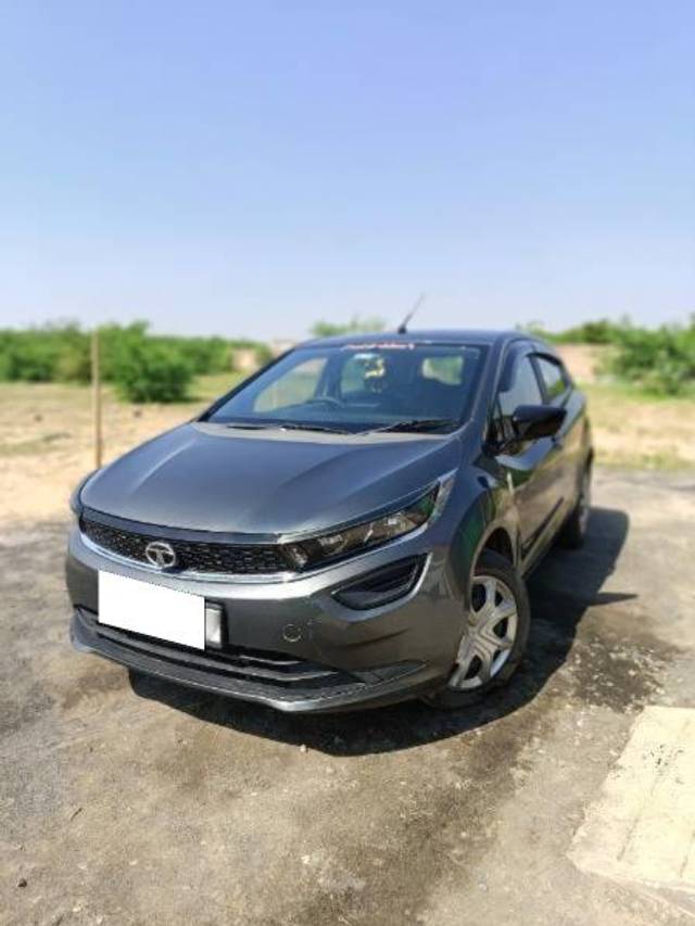 https://images10.gaadi.com/usedcar_image/4197568/original/processed_8eeee9e3-c239-4a4f-967e-0f0bd8a367f1.jpg?imwidth=6402