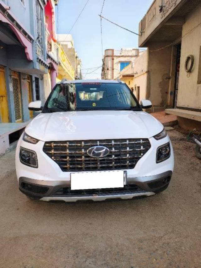 https://images10.gaadi.com/usedcar_image/4197591/original/processed_a30fe0da-9065-4ac1-9ceb-e060f1f6bd18.jpg?imwidth=6402