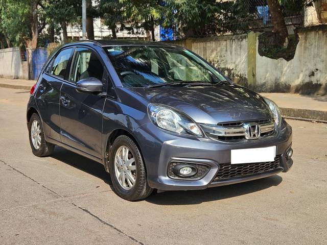 https://images10.gaadi.com/usedcar_image/4197765/original/processed_380273ab0367e46226ad64354cd4d6ec.jpg?imwidth=6400