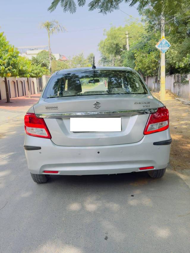 https://images10.gaadi.com/usedcar_image/4198190/original/processed_42d8b8a2f7ff1cc22880a572f8c6c899.jpg?imwidth=6402