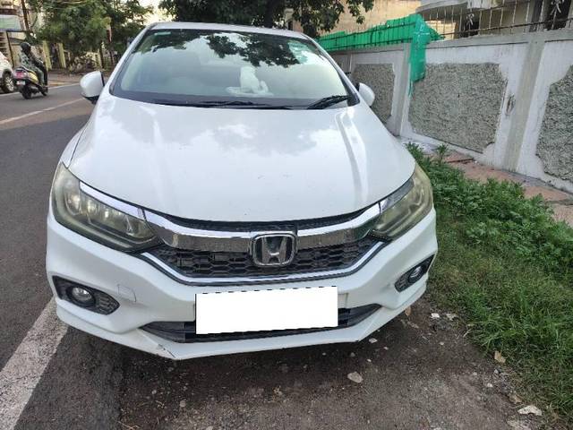 https://images10.gaadi.com/usedcar_image/4198287/original/processed_c82c7bec-36b5-43ed-b26c-ef808c164b08.jpg?imwidth=6402