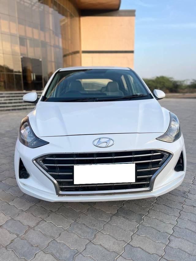 https://images10.gaadi.com/usedcar_image/4198451/original/processed_5cbbf2783ce5a068f3c824e8fd5481b1.jpg?imwidth=6402