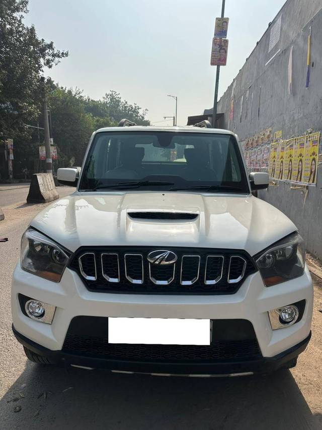 https://images10.gaadi.com/usedcar_image/4198885/original/processed_33d9027059d14cfb5c654ea85e1c0fa7.jpg?imwidth=6401