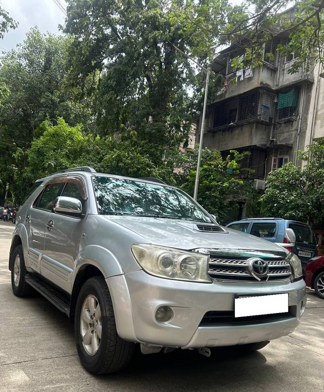 https://images10.gaadi.com/usedcar_image/4198947/original/processed_fb99a1b387d9aff0b7c959d14da48a31.jpg?imwidth=6400