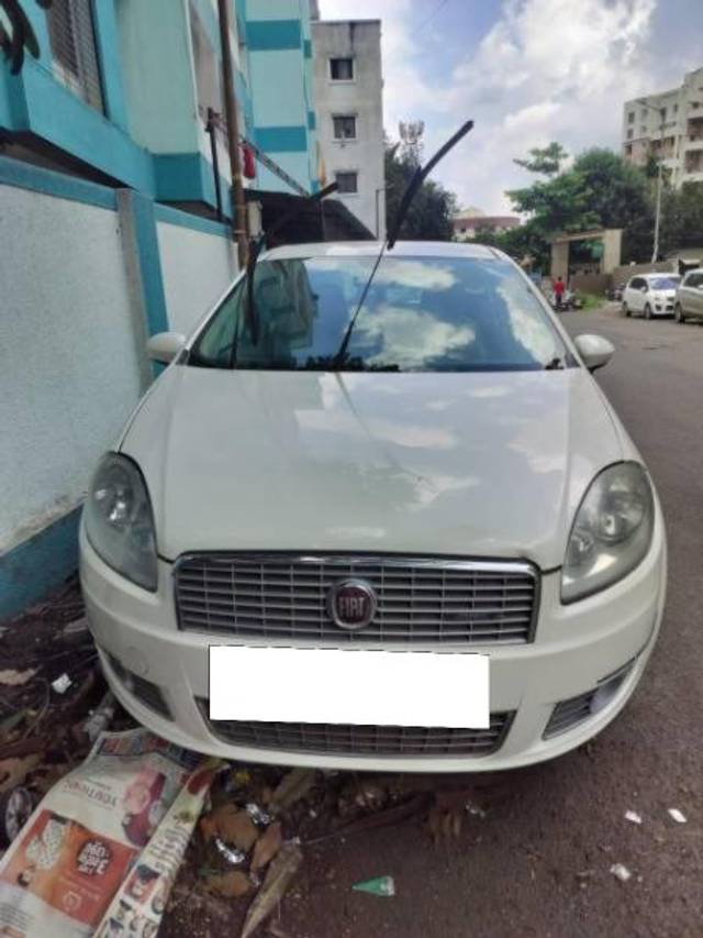 https://images10.gaadi.com/usedcar_image/4199021/original/processed_1b09285c-e99f-468b-838e-c09fccf27a14.jpeg?imwidth=6400