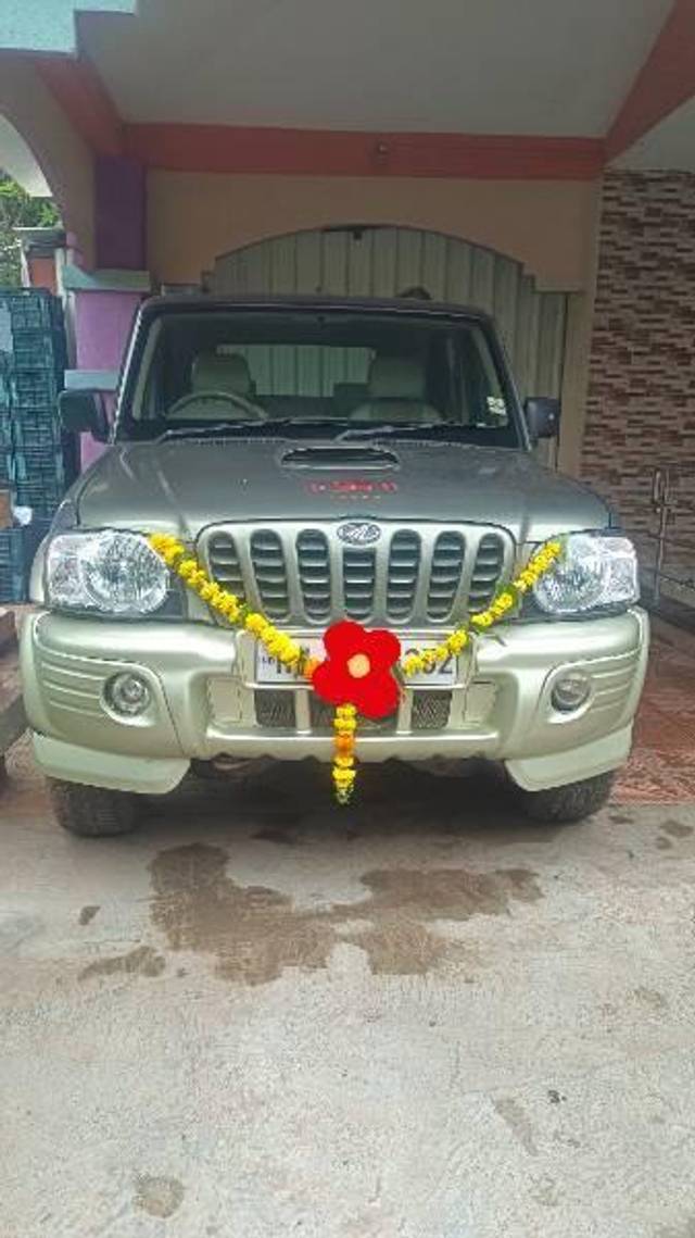 https://images10.gaadi.com/usedcar_image/4199182/original/processed_942e77d1-6d22-4077-b05d-d7648e8a675d.jpg?imwidth=6400