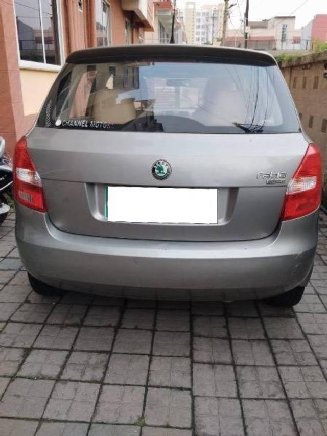 https://images10.gaadi.com/usedcar_image/4199308/original/processed_72de3249-b417-45f1-963a-bab67876dfc3.jpeg?imwidth=6402