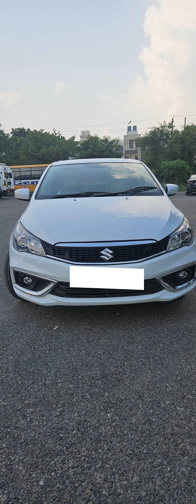 https://images10.gaadi.com/usedcar_image/4199355/original/processed_6ab0422cc5524257a3dfaf6383bfc5e4.jpg?imwidth=6402