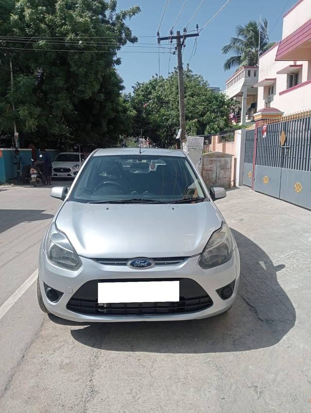 https://images10.gaadi.com/usedcar_image/4199632/original/processed_f6bc214b126086fa2b738dc6c4b738bb.jpg?imwidth=6400