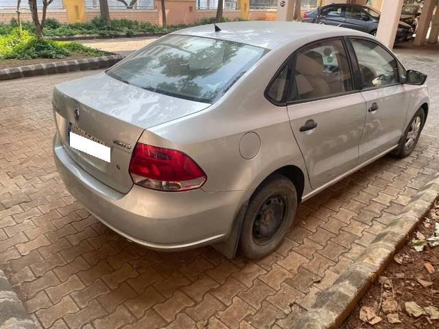 https://images10.gaadi.com/usedcar_image/4199704/original/processed_dced54ef-a481-406e-9a07-5803819075bc.jpg?imwidth=6401