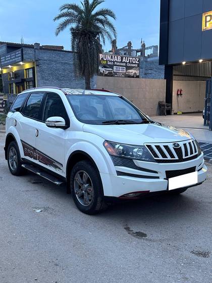 Mahindra XUV500 W8 2WD Mahindra XUV500 W8 2WD
