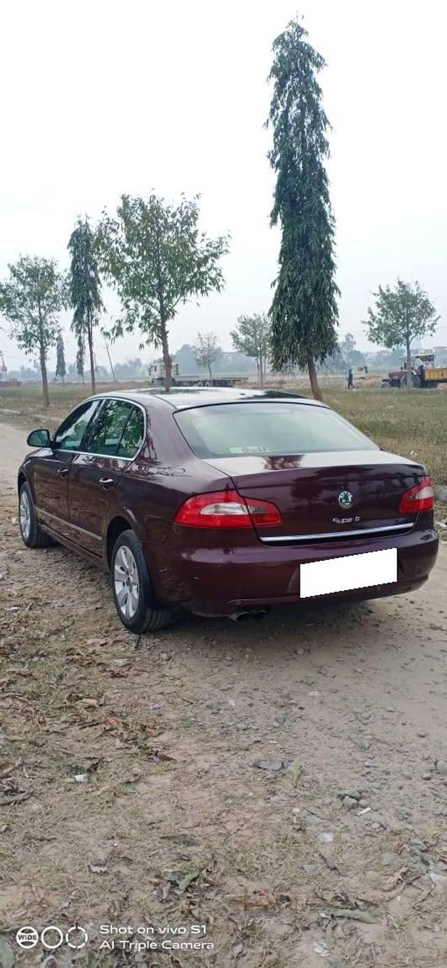 https://images10.gaadi.com/usedcar_image/4199815/original/processed_ece7a24f225c6def4d6cff66b2e08f01.jpg?imwidth=6400