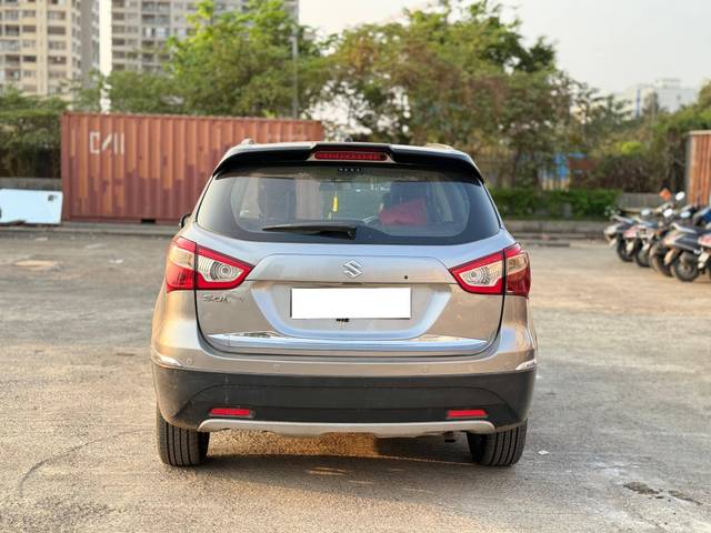 https://images10.gaadi.com/usedcar_image/4200030/original/processed_322018f39b4716d973ec0bf130b658f6.jpg?imwidth=6401