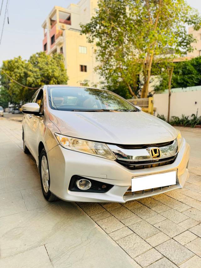 https://images10.gaadi.com/usedcar_image/4200043/original/processed_3e353556ff2a5c1fe637a76777eff683.jpeg?imwidth=6400