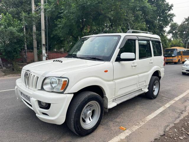 https://images10.gaadi.com/usedcar_image/4200159/original/processed_407304b4a1fc06d2ea47d95904ecba6d.jpg?imwidth=6402