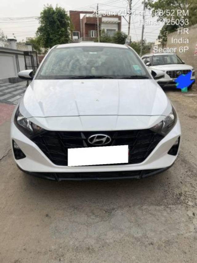 https://images10.gaadi.com/usedcar_image/4200253/original/processed_edd82b27-ceaa-4aa7-b29b-564f98952433.jpg?imwidth=6400