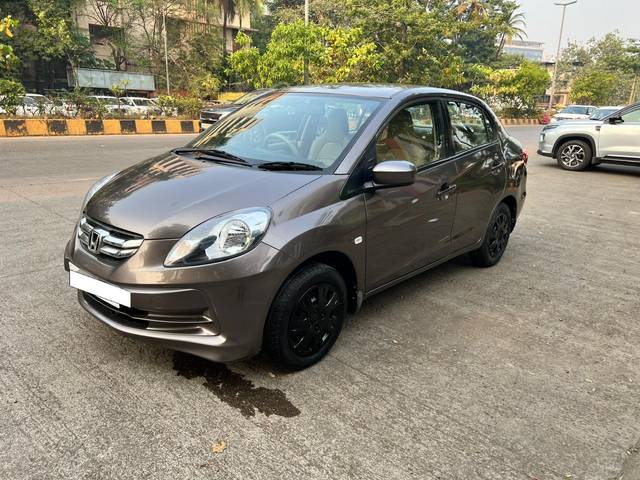 https://images10.gaadi.com/usedcar_image/4200270/original/processed_5c6f344ca88aa043aaa64e202d14ba1d.jpg?imwidth=6400