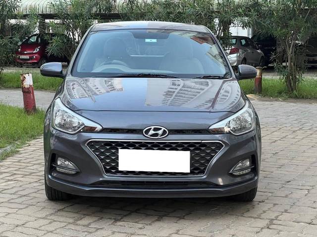 https://images10.gaadi.com/usedcar_image/4200282/original/processed_11587cca67686f7a67193a3996fd86a6.jpg?imwidth=6400