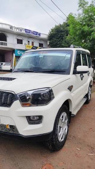 Mahindra Scorpio 2014-2022 Mahindra Scorpio S4 4WD