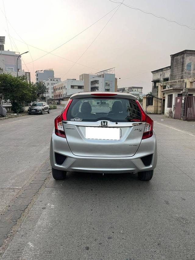 https://images10.gaadi.com/usedcar_image/4200435/original/processed_bc32019d17c6d687fca4b489c2303786.jpg?imwidth=6401