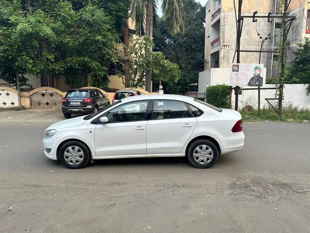 https://images10.gaadi.com/usedcar_image/4200459/original/processed_7bbe1c1b787728fe34d095b6c2ad44cb.jpg?imwidth=6402