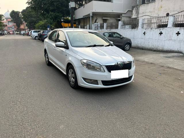 https://images10.gaadi.com/usedcar_image/4200459/original/processed_a19a628718aa39ab0da1673063ee2e2e.jpg?imwidth=6400