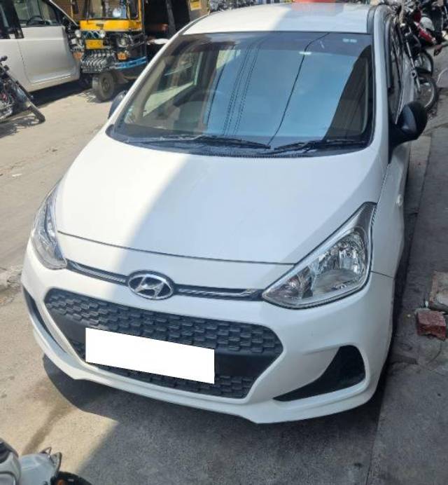 https://images10.gaadi.com/usedcar_image/4200529/original/processed_e18599b9-3ea3-49d9-91db-2ab3cb2da3c3.jpg?imwidth=6400