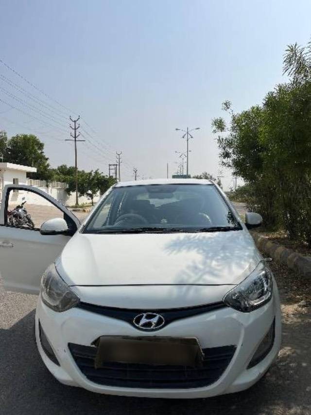 https://images10.gaadi.com/usedcar_image/4200657/original/processed_959798d9-d8ff-4100-9c41-e08595ad5047.jpeg?imwidth=6400