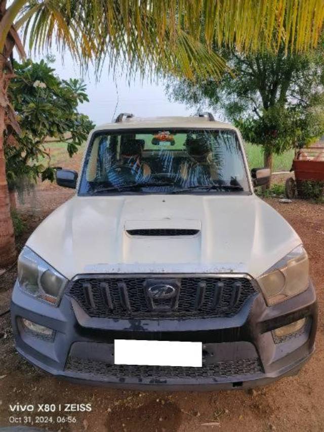 https://images10.gaadi.com/usedcar_image/4200741/original/processed_69048e71-59f7-4ab3-9741-c2b2e12f3eaa.jpg?imwidth=6400