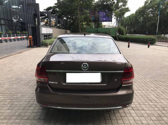 https://images10.gaadi.com/usedcar_image/4200788/original/processed_ffb9e9375a092326b3bd69d9f017fe78.jpg?imwidth=6402